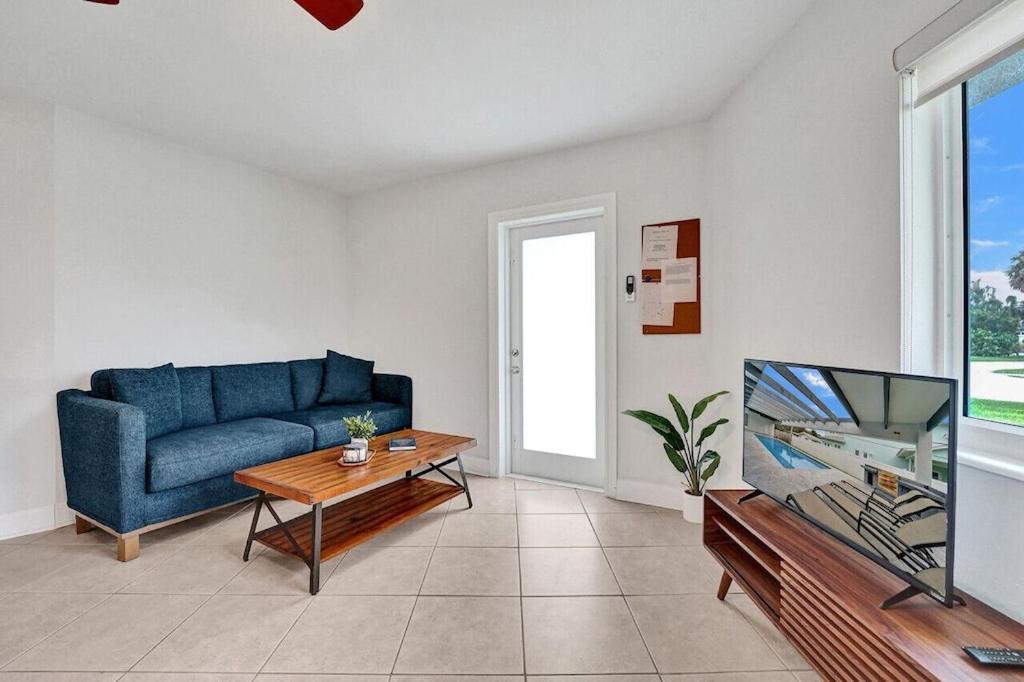 Apartment King 1bd W/ Pool, Grill, Near Beach & Downtown Lighthouse Point