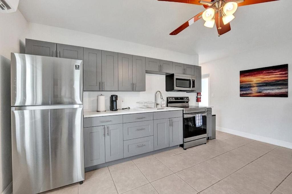 King 1bd W/ Pool, Grill, Near Beach & Downtown Apartment