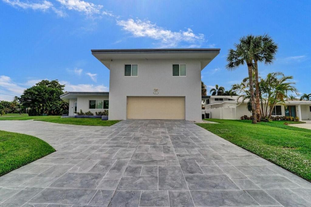 Apartment King 1bd W/ Pool, Grill, Near Beach & Downtown Lighthouse Point