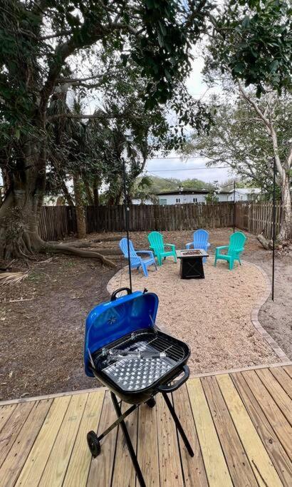 Beach Bungalow In Downtown Holiday home *
