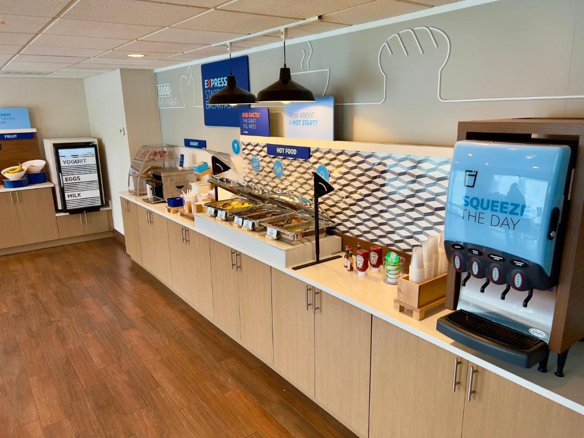 Hotel Express & Tampa-oldsmar By Ihg 2*