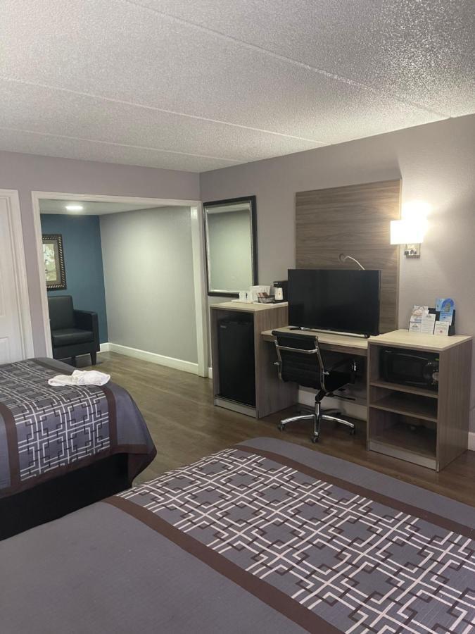 Motel Days By Wyndham Orange City/deland 2*