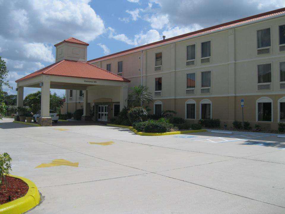 Western & Hotel 3*