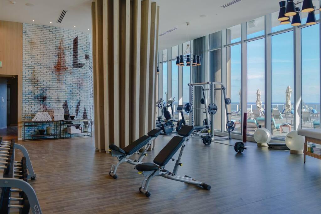 Spectacular Sunset Views Over The Ocean At Apartment Hollywood