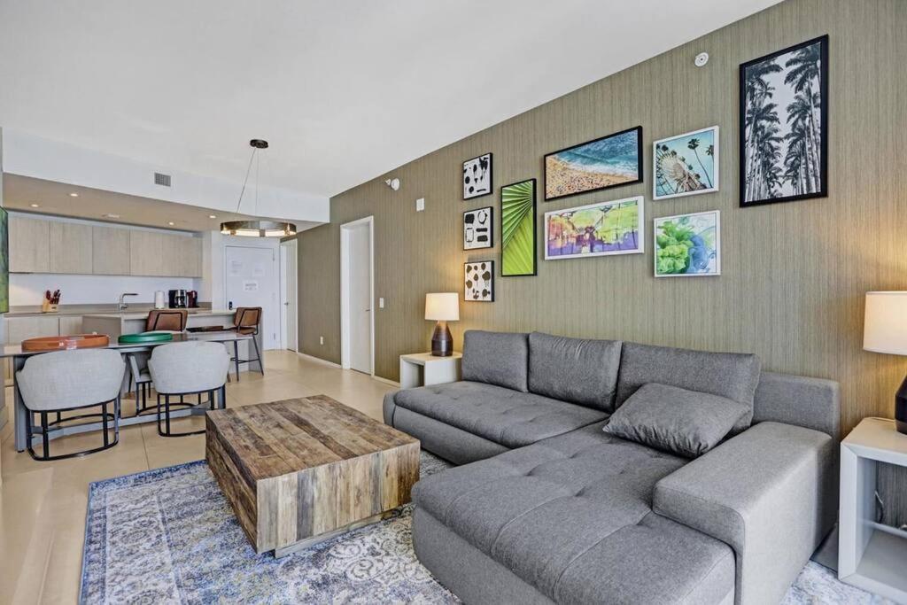 Apartment Chic 2bdr 2ba Water Front In Hyde Hollywood