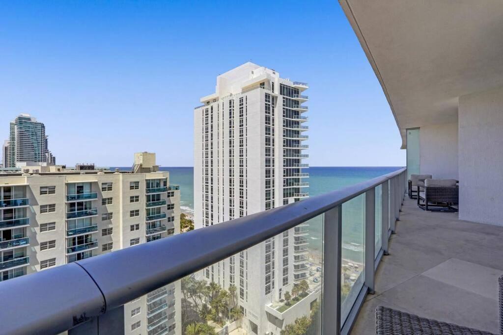 Chic 2bdr 2ba Water Front In Hyde *