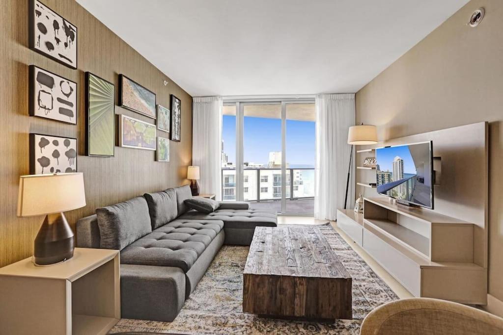 Chic 2bdr 2ba Water Front In Hyde Hollywood