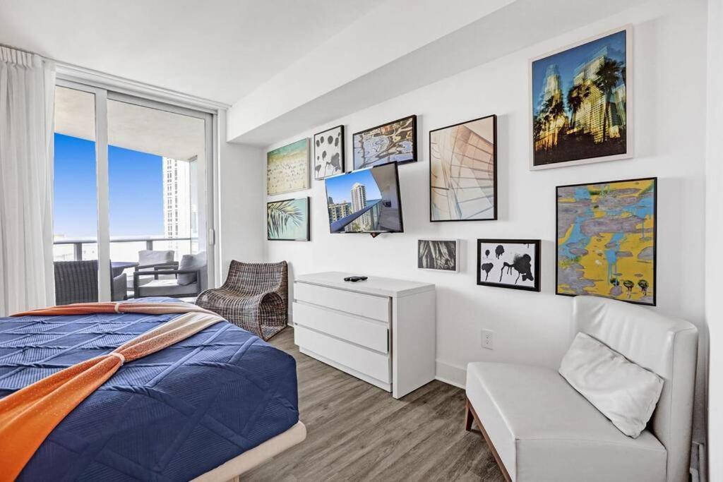 Chic 2bdr 2ba Water Front In Hyde * Hollywood
