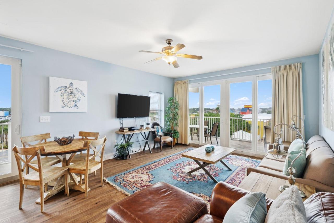Laketown Wharf #338 By Nautical
