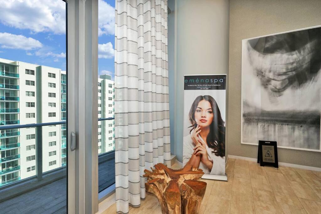 Chic 2bdr 2ba Water Front In Hyde