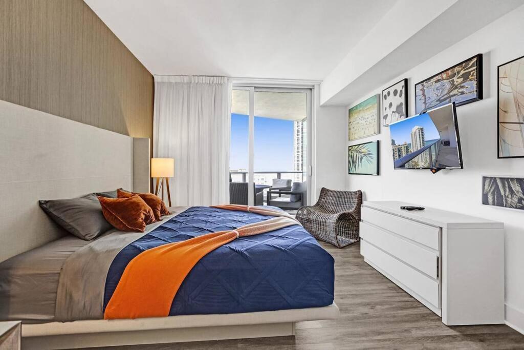 Chic 2bdr 2ba Water Front In Hyde * Hollywood