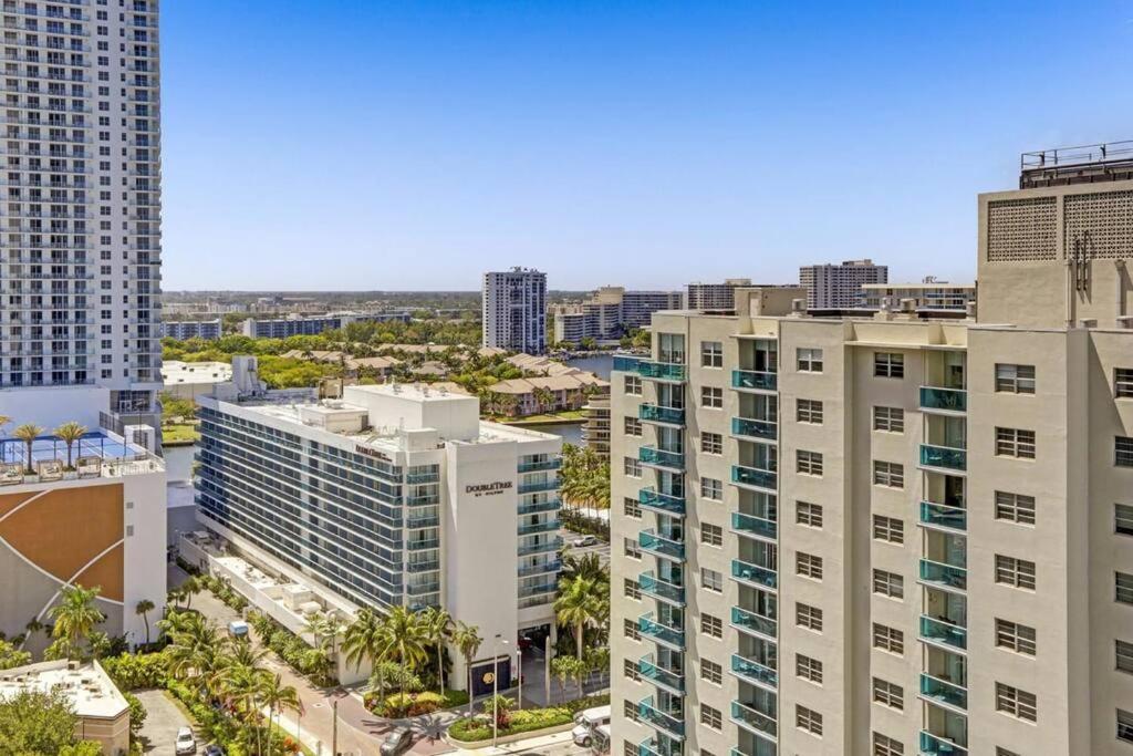 Chic 2bdr 2ba Water Front In Hyde *