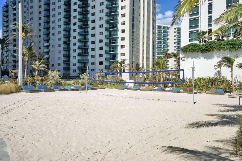 Chic 2bdr 2ba Water Front In Hyde