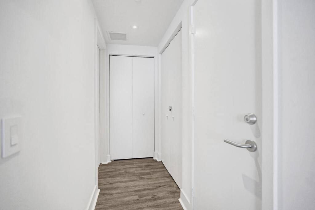 Chic 2bdr 2ba Water Front In Hyde Apartment