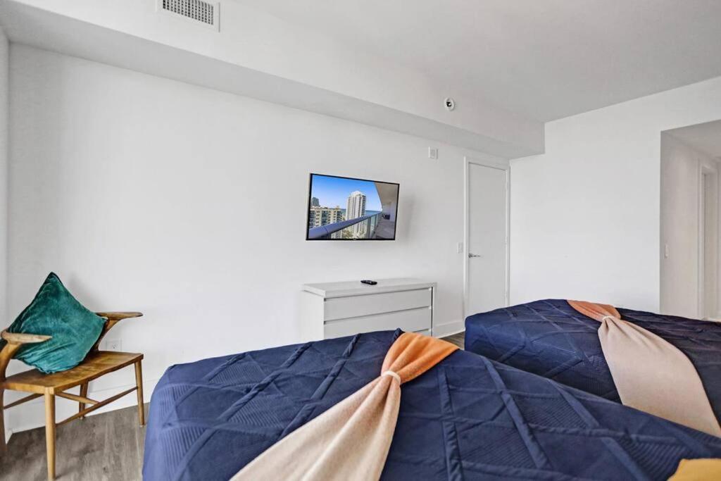 Chic 2bdr 2ba Water Front In Hyde