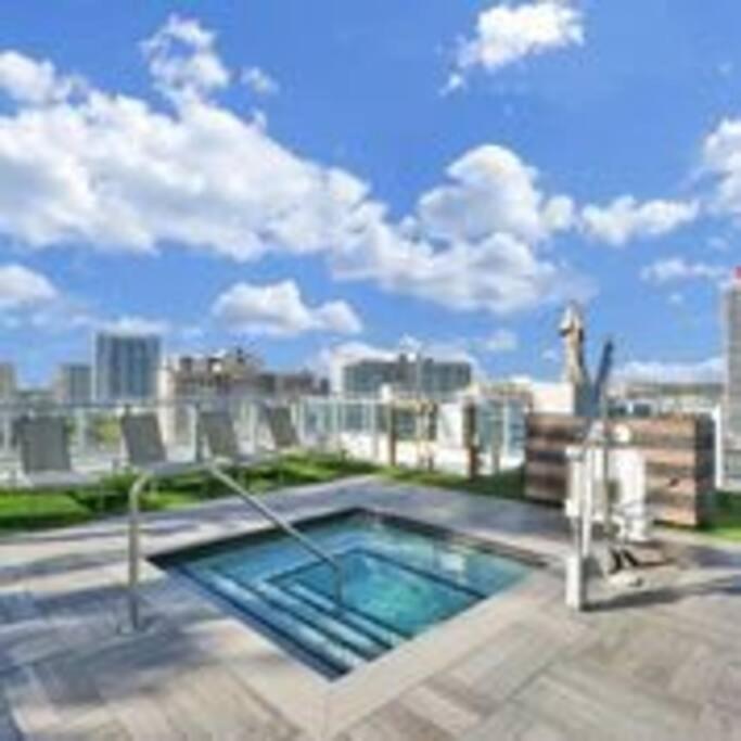 Chic 2bdr 2ba Water Front In Hyde Apartment Hollywood