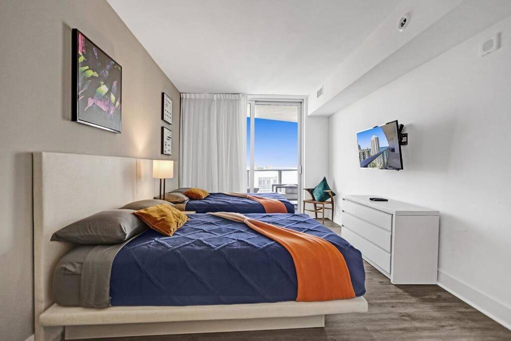 Chic 2bdr 2ba Water Front In Hyde Hollywood