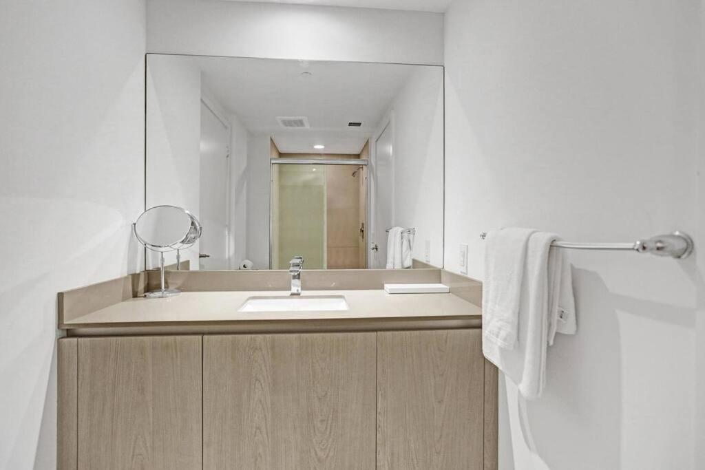 Apartment Chic 2bdr 2ba Water Front In Hyde Hollywood