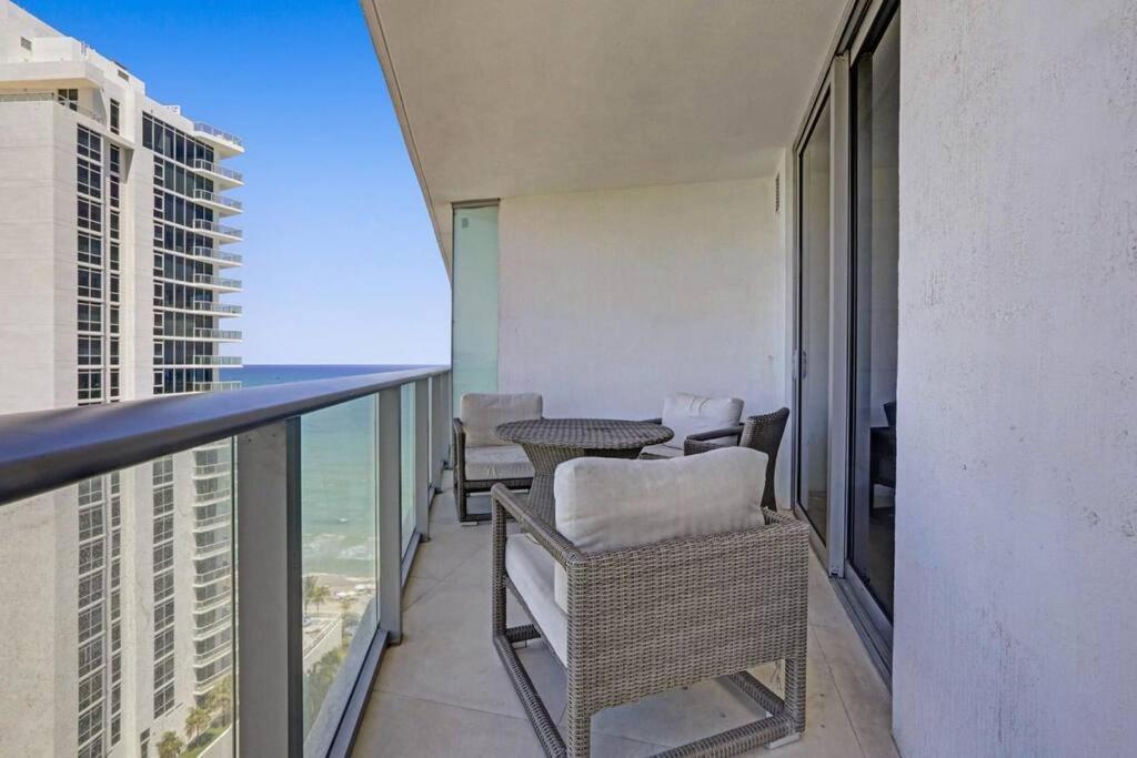 Chic 2bdr 2ba Water Front In Hyde Hollywood