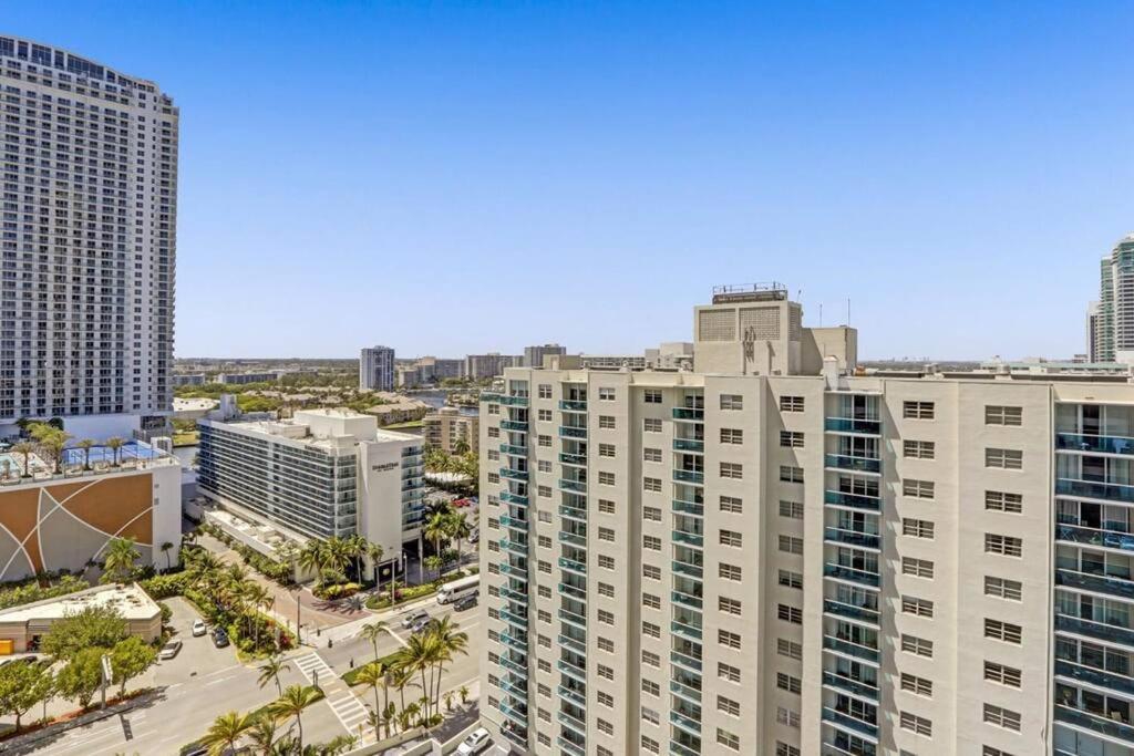 Chic 2bdr 2ba Water Front In Hyde Apartment *