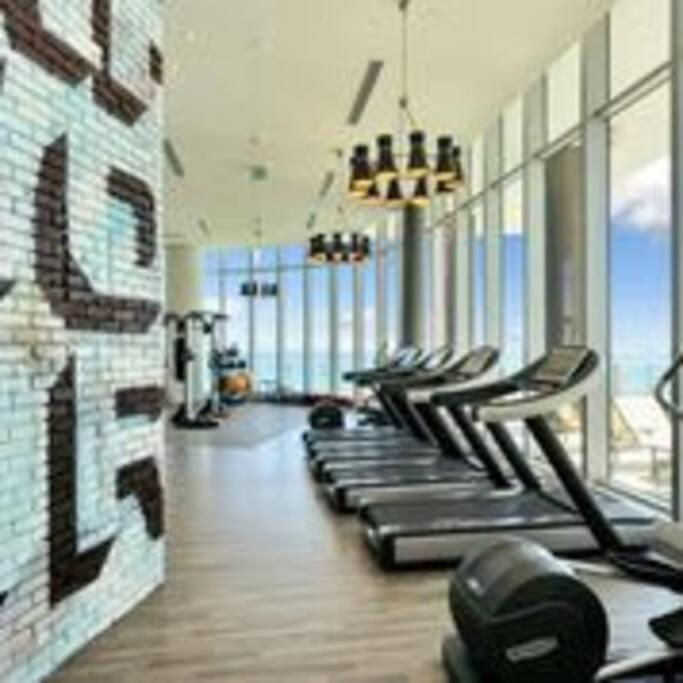 Chic 2bdr 2ba Water Front In Hyde Apartment