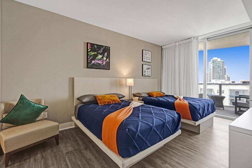 Chic 2bdr 2ba Water Front In Hyde Apartment Hollywood