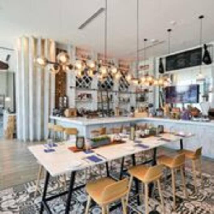 Chic 2bdr 2ba Water Front In Hyde Apartment