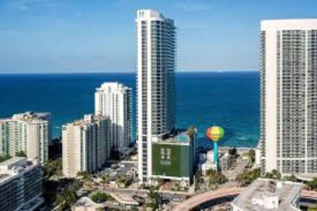 Chic 2bdr 2ba Water Front In Hyde *