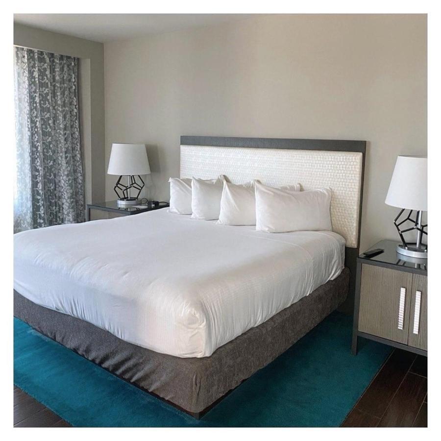 Wyndham Grand At Harbourside Place