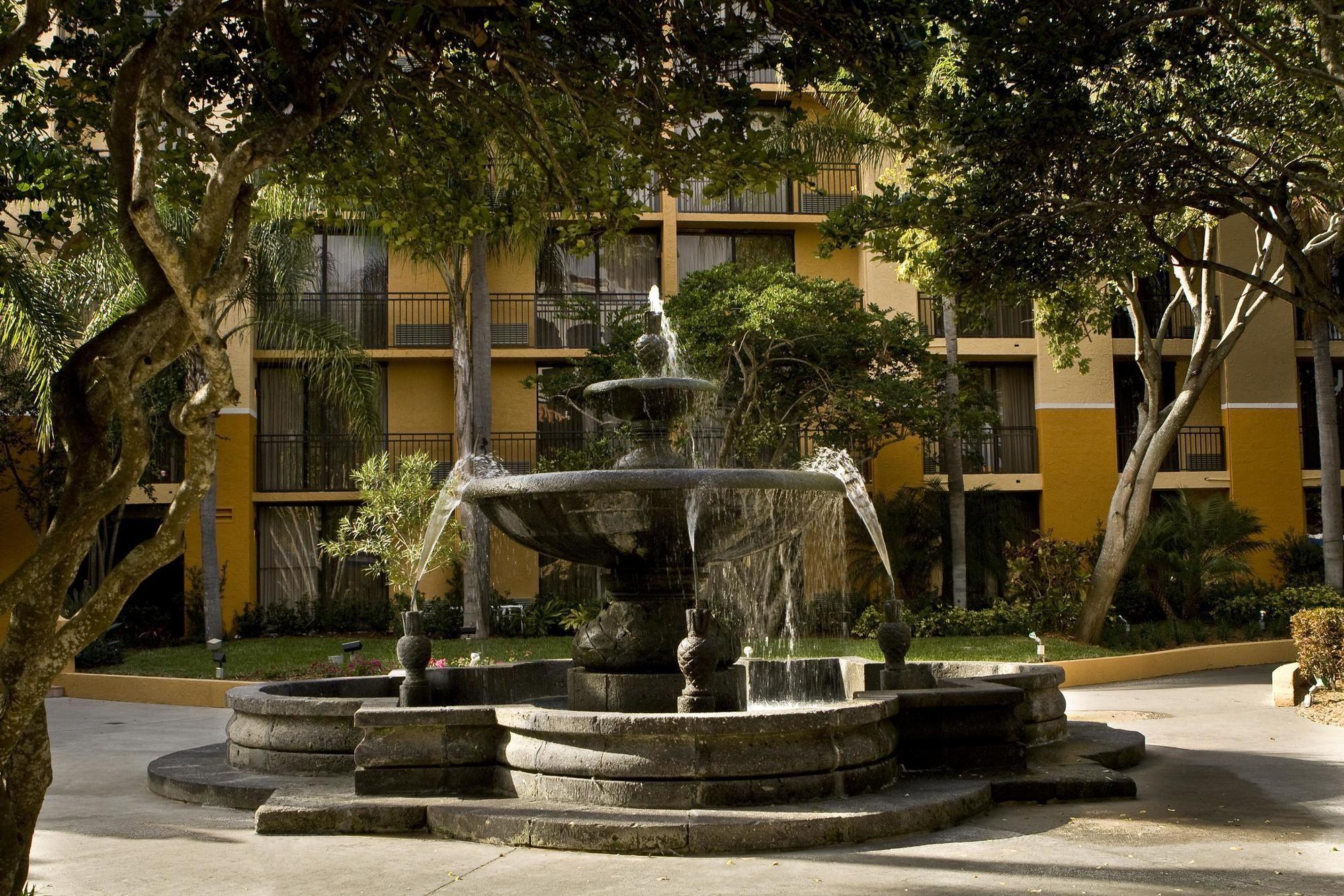 Hotel Courtyard By Marriott Sarasota/riverfront