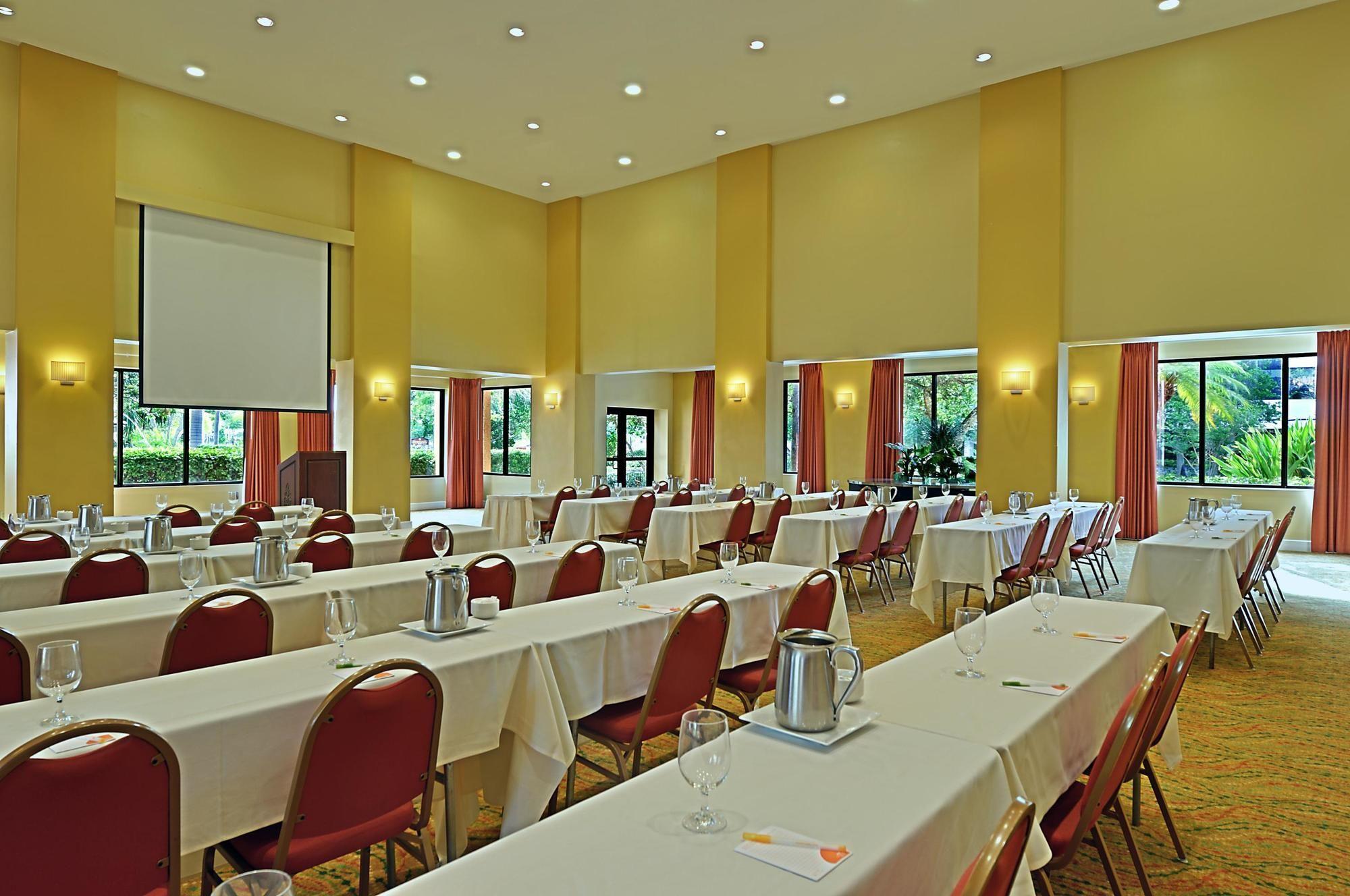 Hotel Courtyard By Marriott Sarasota/riverfront