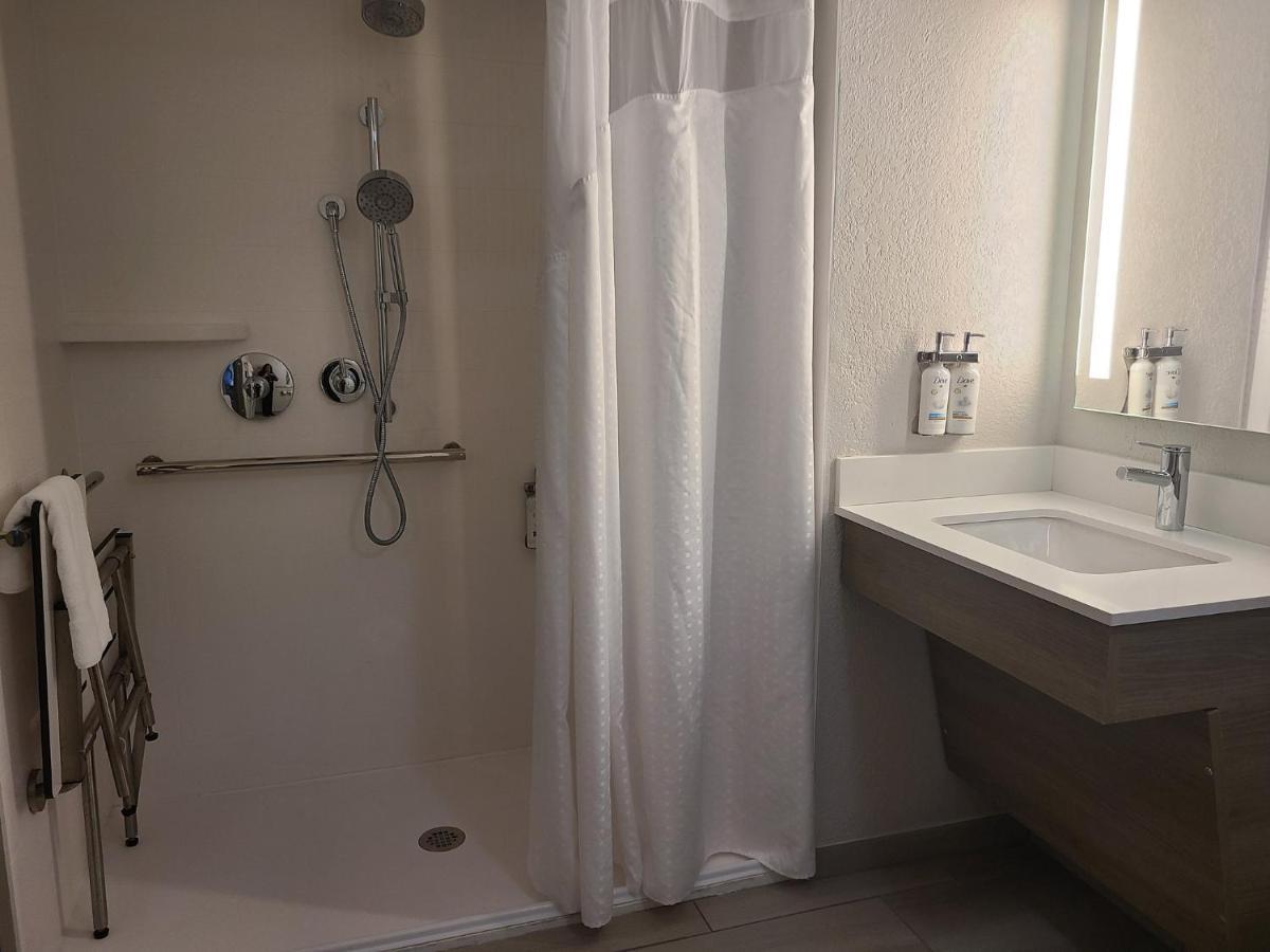 Hotel Express Lauderdale North - Executive Airport By Ihg