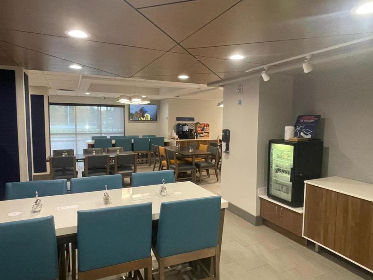 Hotel Express Lauderdale North - Executive Airport By Ihg 2*