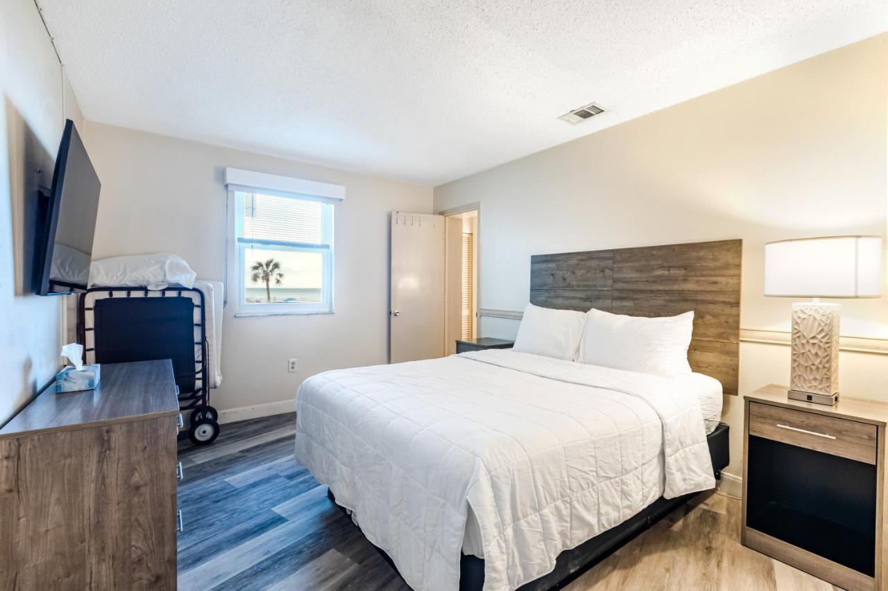 Grand Shores West Hotel