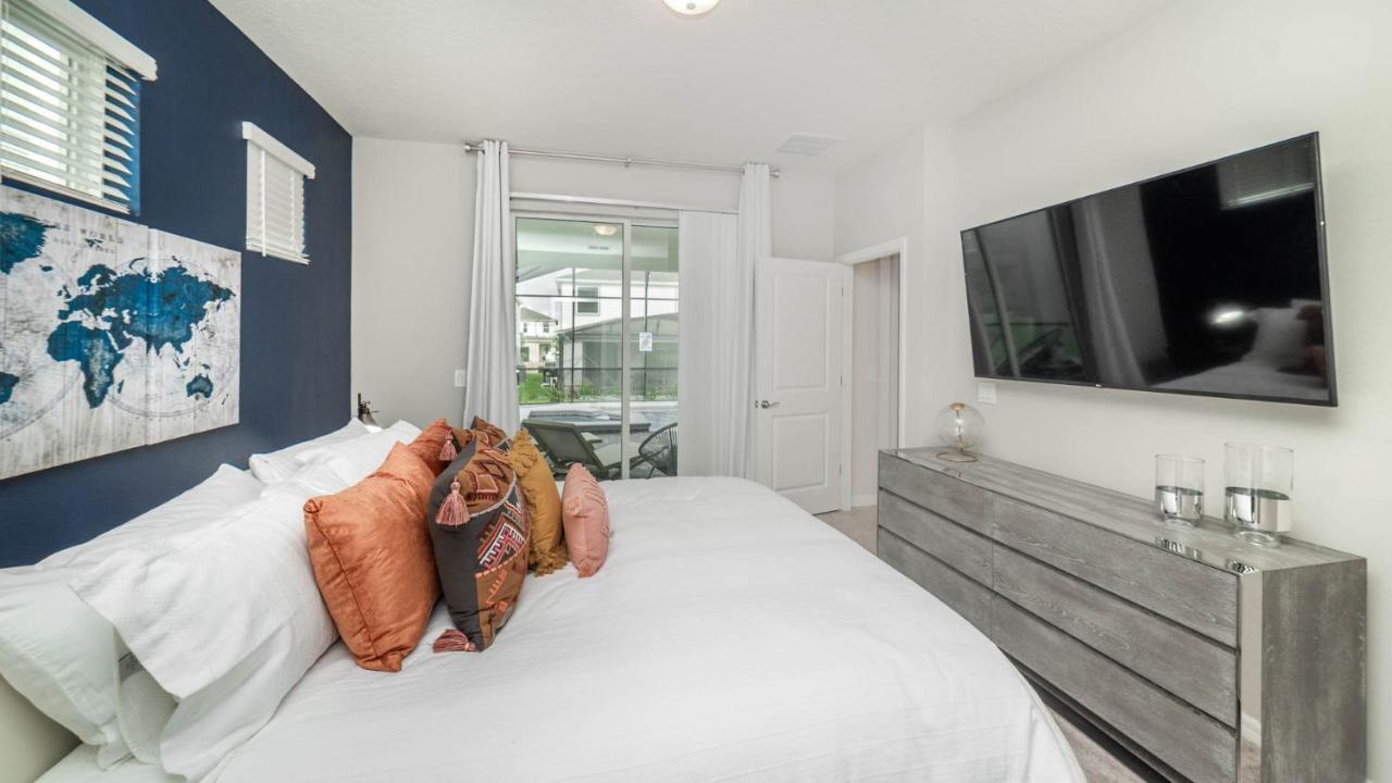 1137 Aloha * Davenport