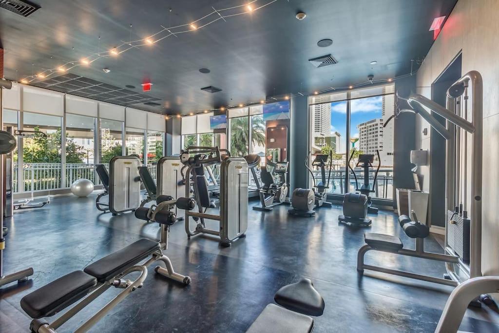 Water View Building With Pool - 5-min Walk To The Aparthotel Hallandale Beach