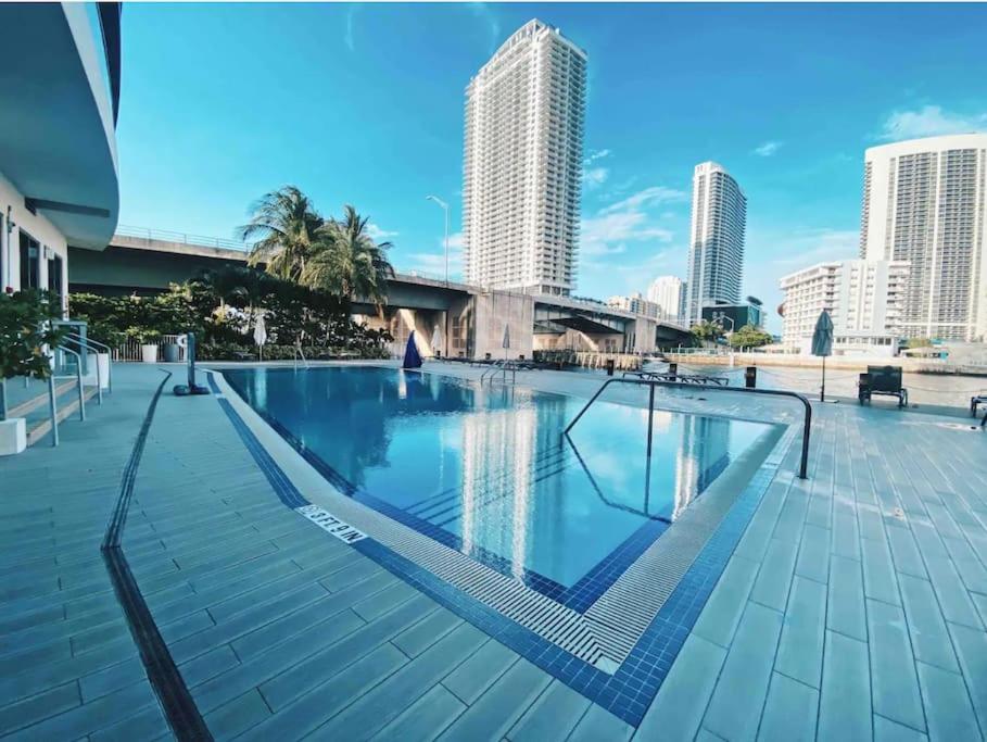 Water View Building With Pool - 5-min Walk To The Aparthotel Hallandale Beach