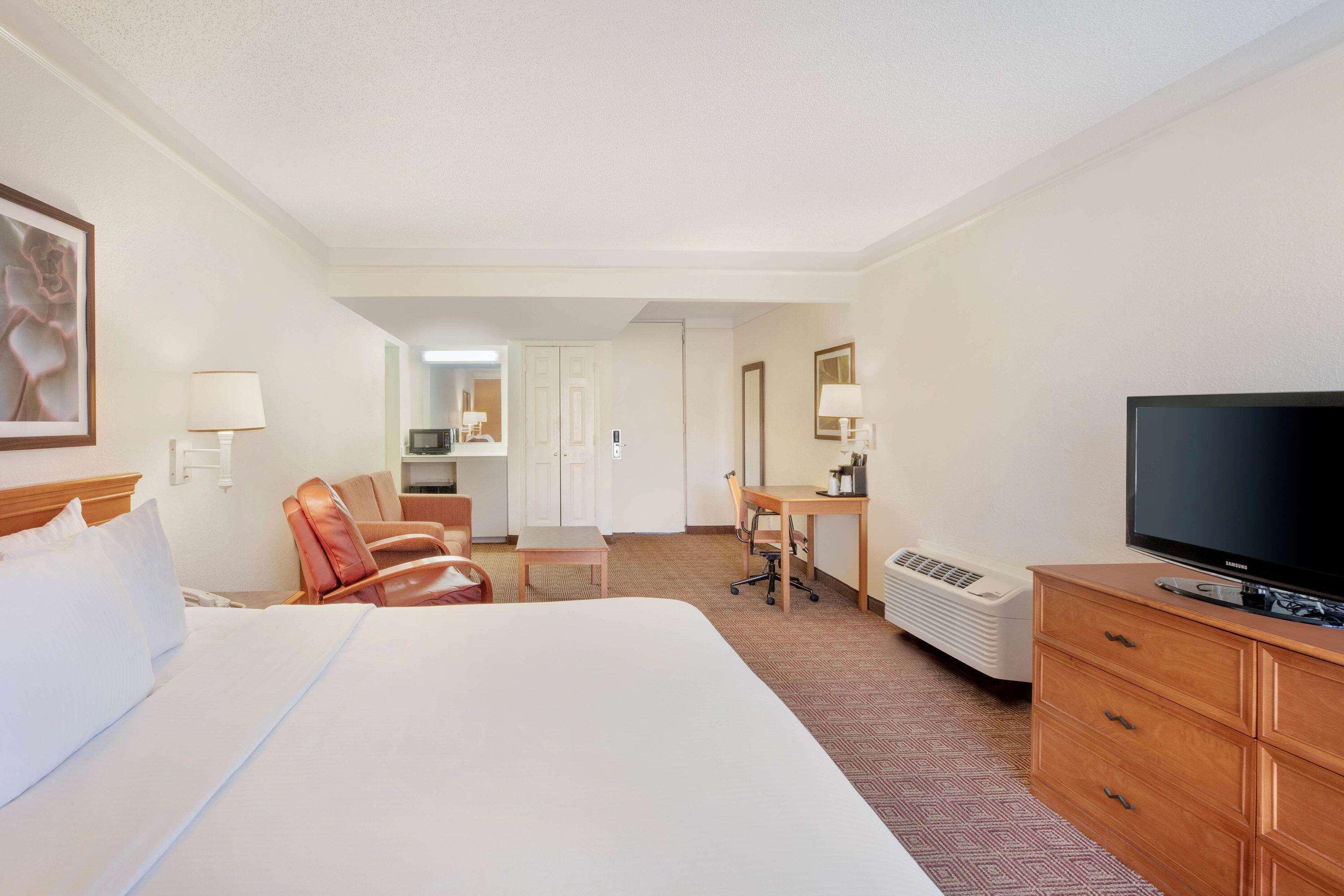 Baymont By Wyndham Daytona - Intl Speedway Hotel