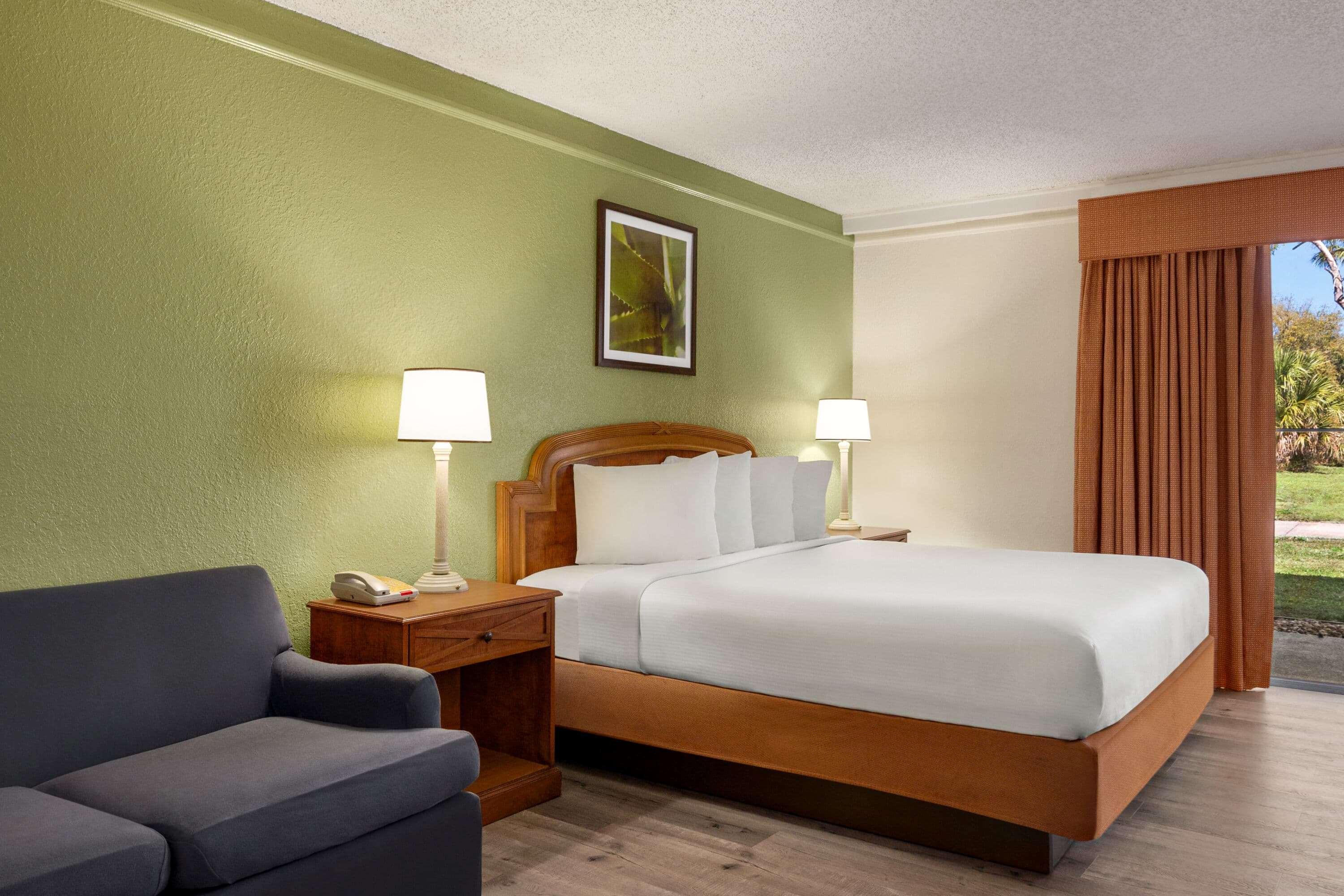 Hotel Baymont By Wyndham Daytona - Intl Speedway