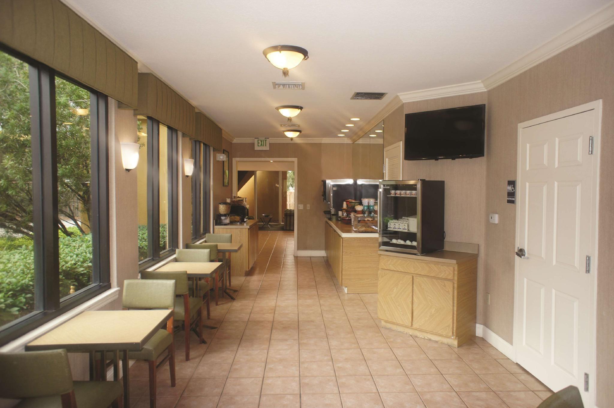 Hotel Baymont By Wyndham Daytona - Intl Speedway Daytona Beach