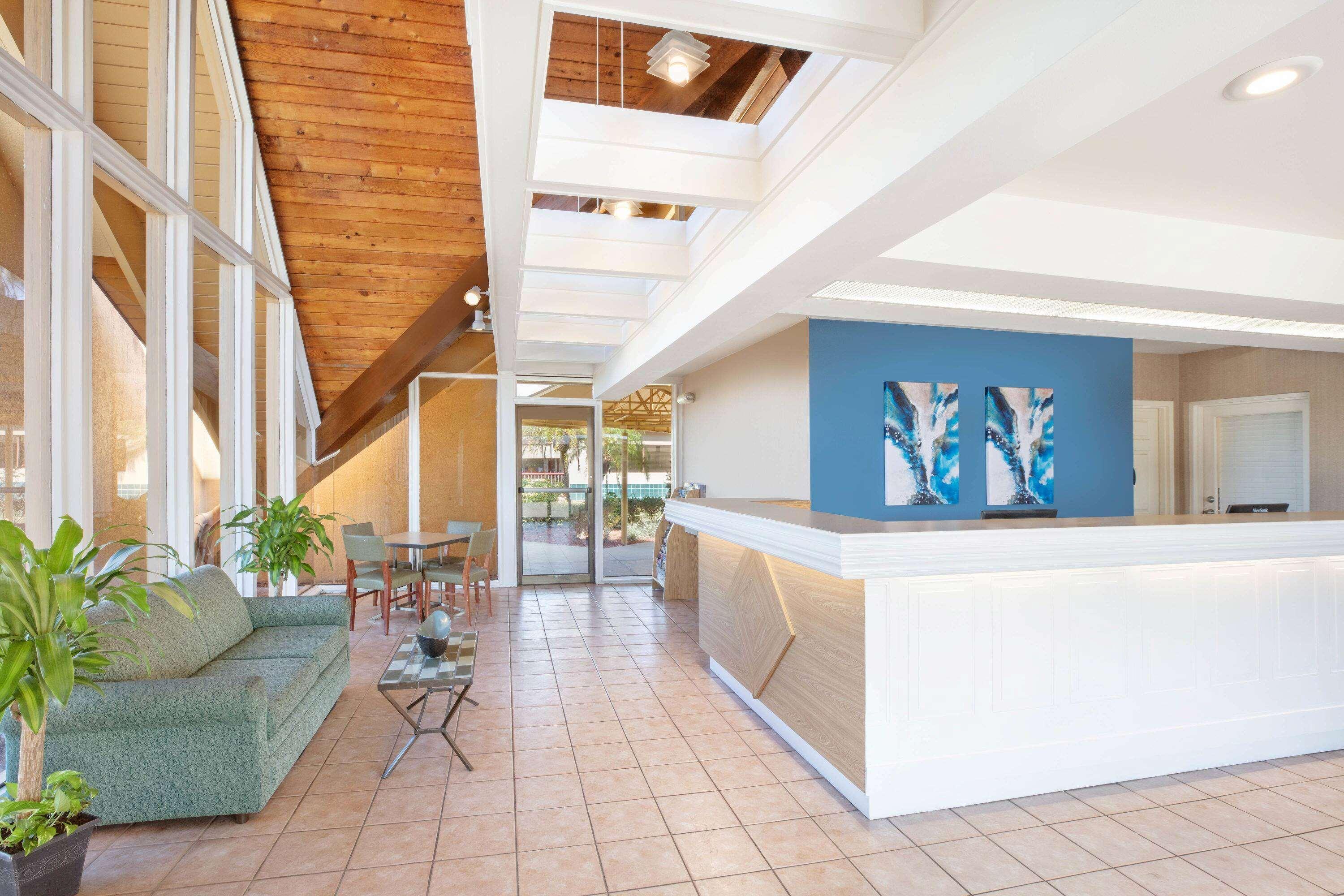 Baymont By Wyndham Daytona - Intl Speedway Hotel