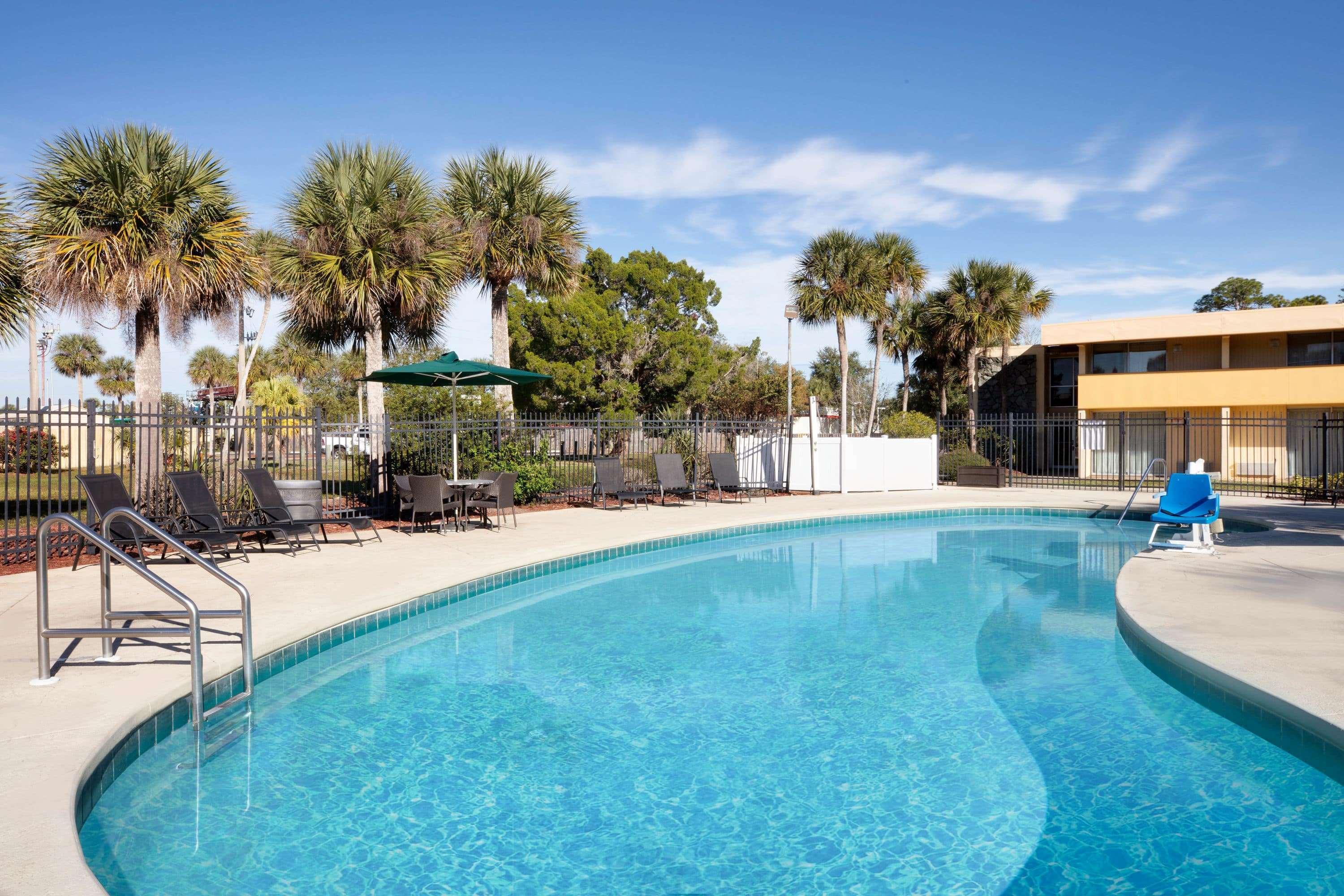 Baymont By Wyndham Daytona - Intl Speedway Hotel