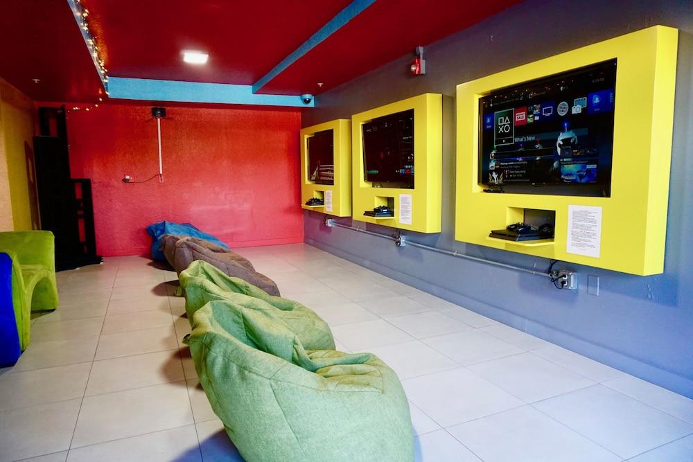 Ramada By Wyndham Flamingo Water Park Hotel