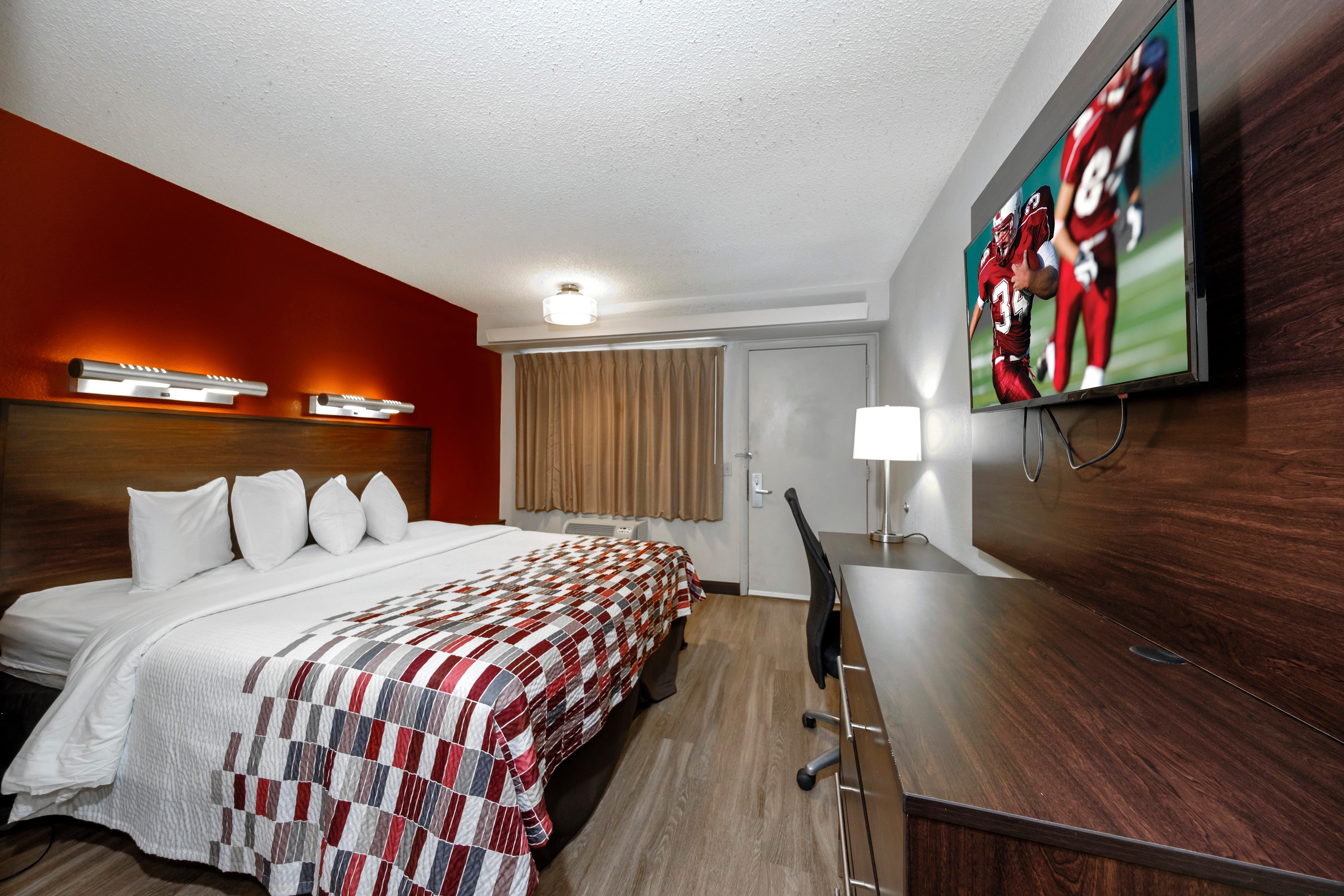 Motel Red Roof - Brandon 2*