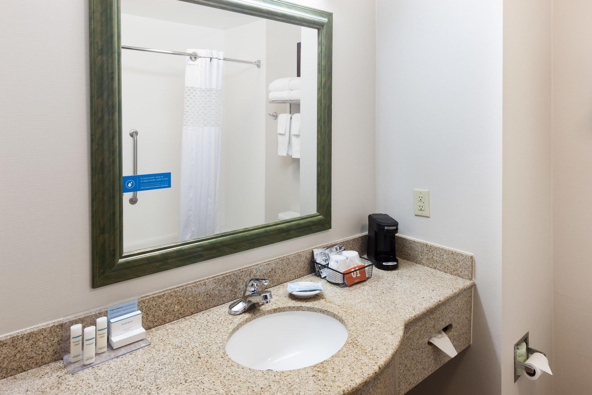 Hotel Hampton & I-10 N At Town Plaza 3*