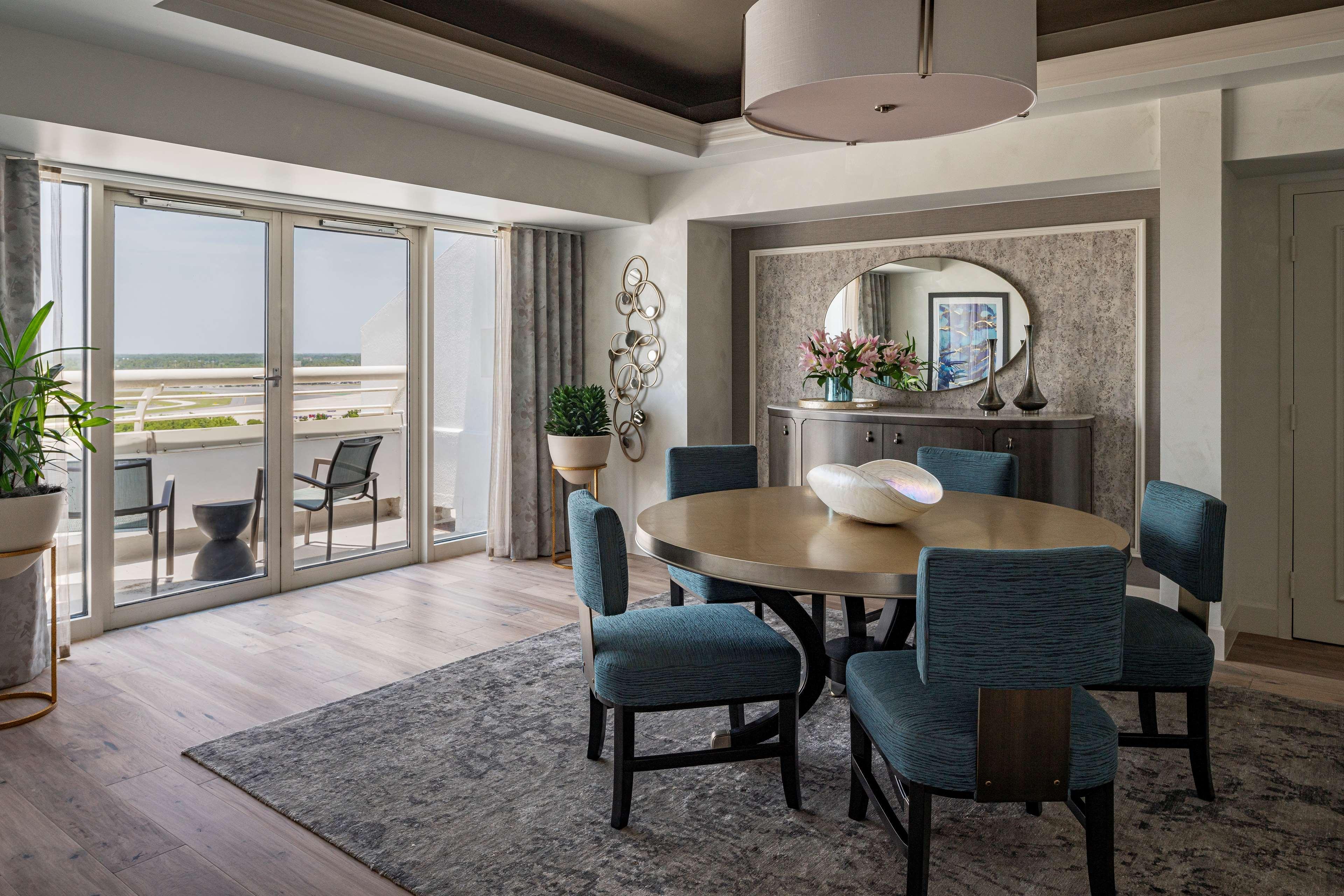 Hyatt Regency International Airport 4*