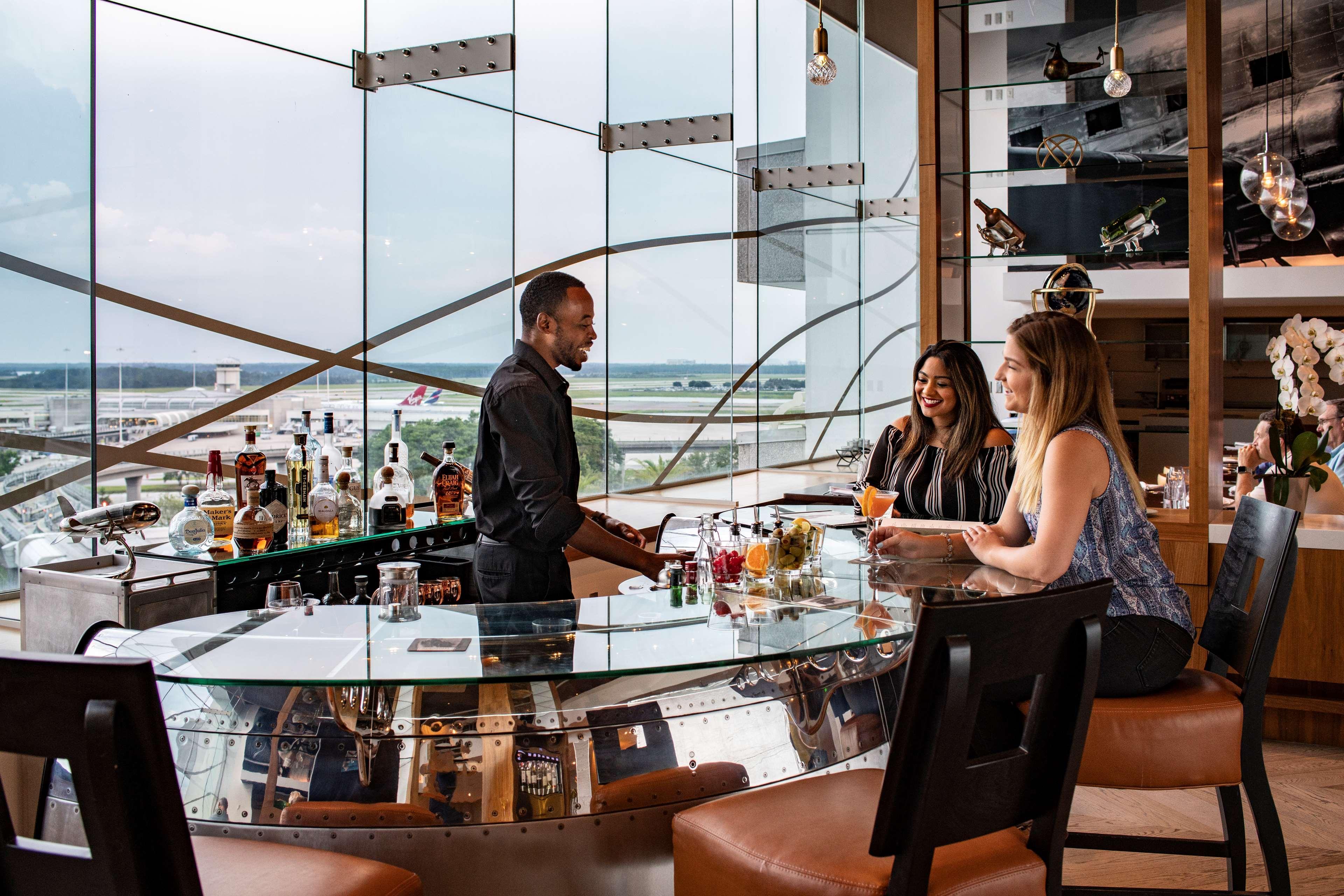 Hyatt Regency International Airport Hotel 4*