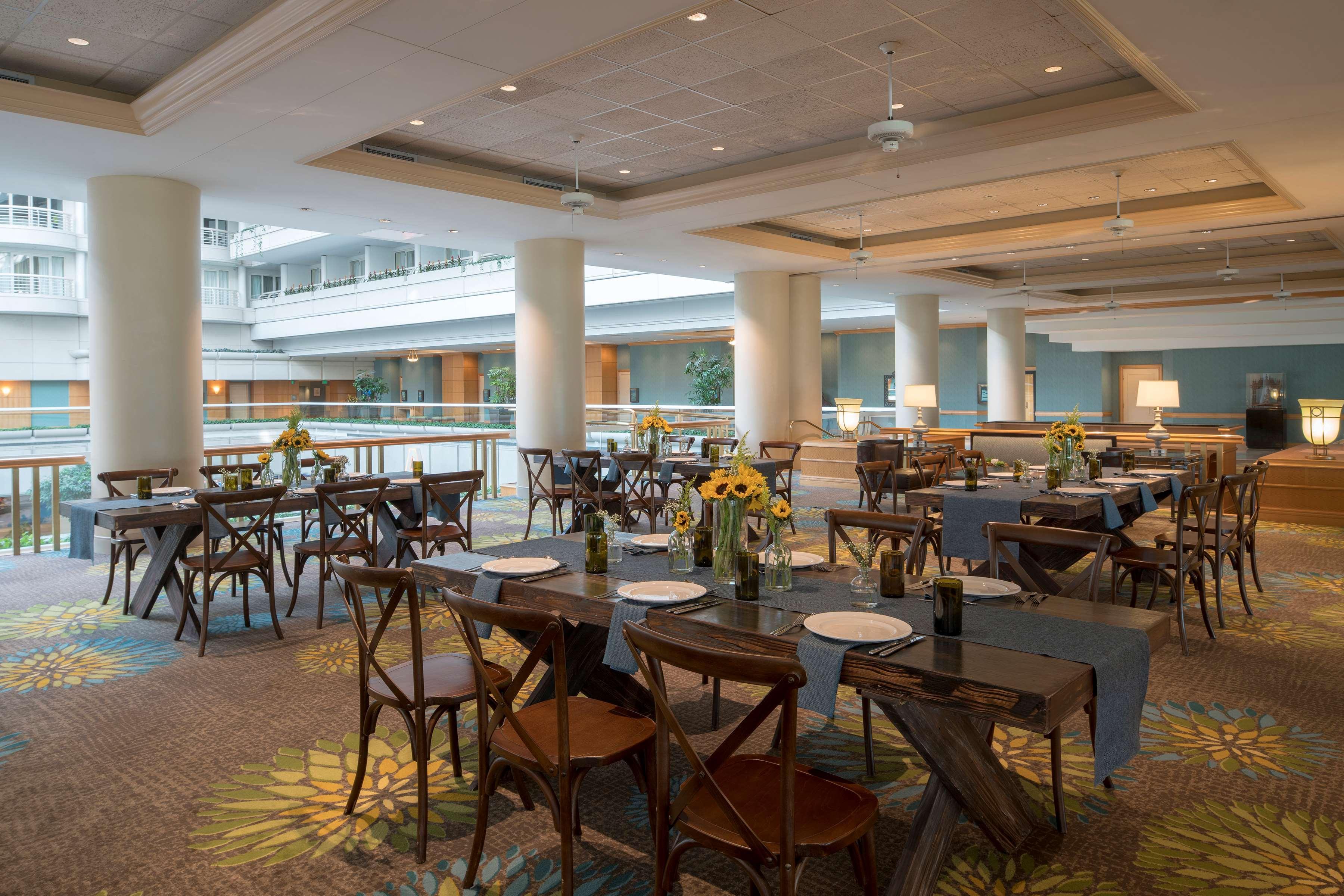 Hotel Hyatt Regency International Airport 4*