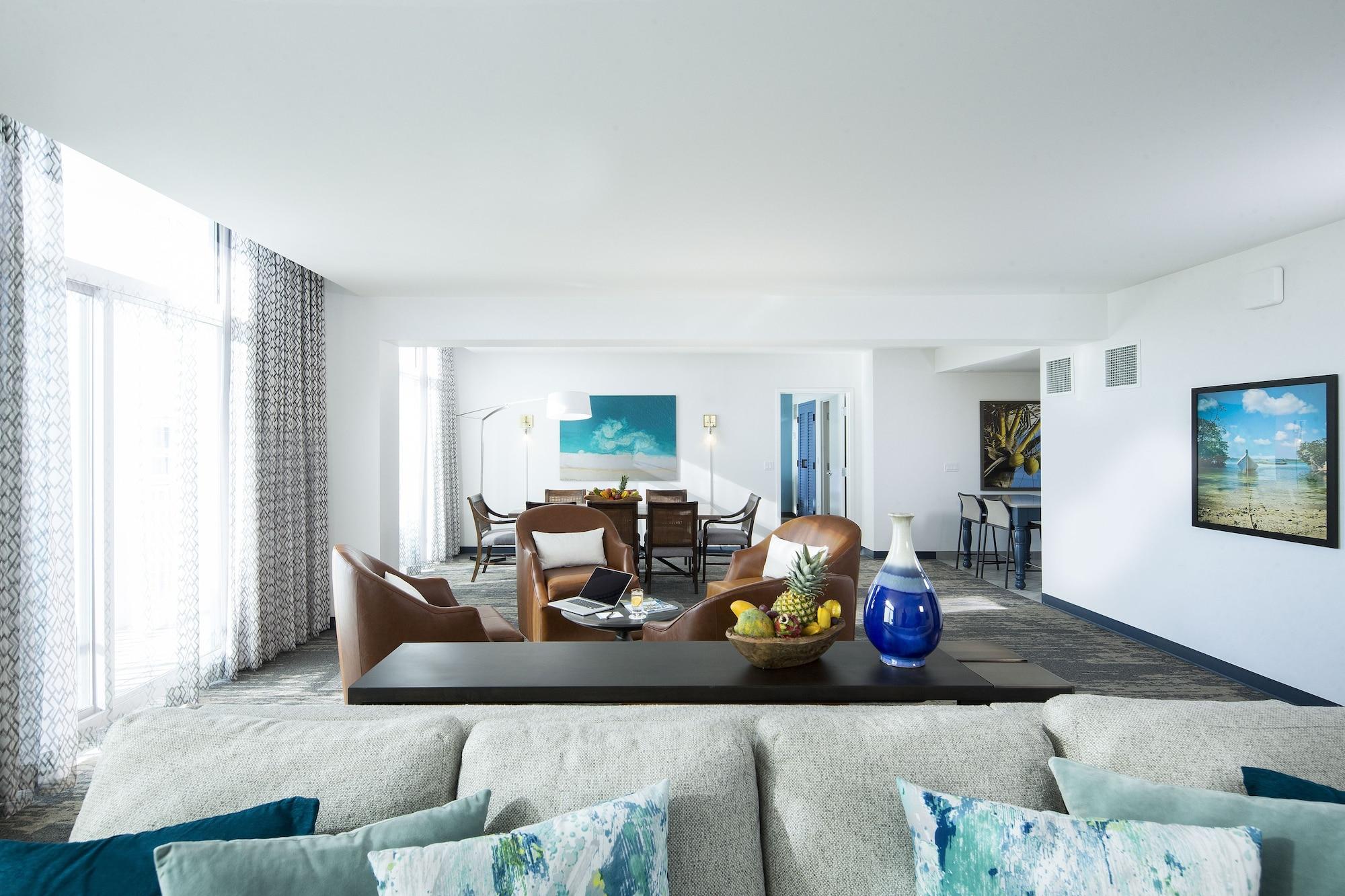 Universal's Loews Sapphire Falls Resort 4*