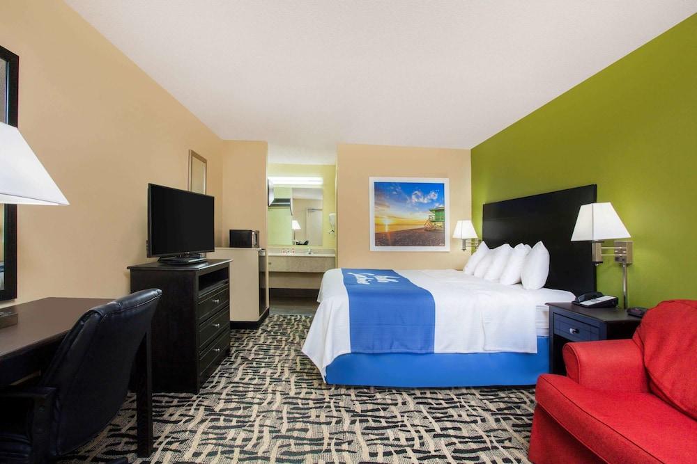 Days By Wyndham I-10 2*